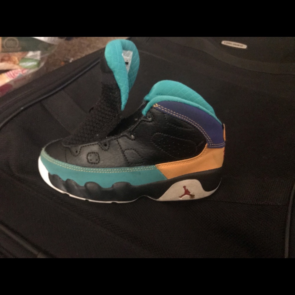Shoes - Picture 2 of 2